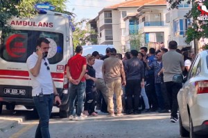 Eşini ve evde birlikte yakaladığı kişiyi öldürüp, intihar etti