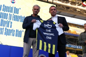 Fenerbahçe’de teknik direktör Jose Mourinho için imza töreni düzenlendi