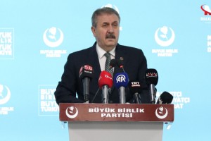 Mustafa Destici: Hakkâri Belediyesi'ne kayyum atanmasını sağladınız