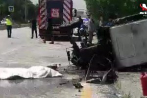 Otomobil ile traktör çarpıştı: 1 ölü, 2 yaralı