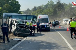 Tekirdağ’da işçi servisi ile minibüs çarpıştı; 2 ölü, 9 yaralı