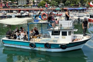 Tekirdağlı balıkçılar özel çocuklara tekne turu düzenledi