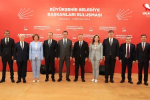 CHP'li büyükşehir belediye başkanları İstanbul'da bir araya geldi