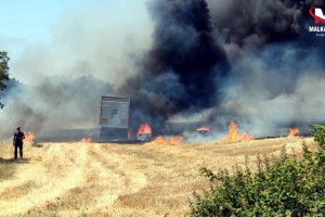 Kırklareli'de biçerdöverle hasat yapılırken tarlada tankeri bulundurulacak