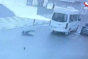 Minibüsün çarptığı yaya yaralandı, sürücü kaçtı