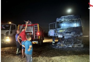 Tekirdağ’da buğday yüklü TIR ile 300 dönüm tarım arazisi yandı
