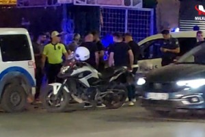 Kaldırımda yürürken taksiden açılan ateşle bacağından vuruldu