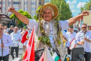 Kırklareli Bağ Bozumu Şenlikleri, renkli görüntülerle başladı
