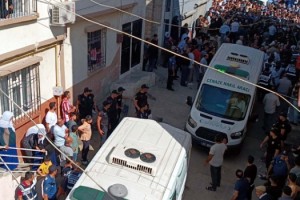 Eşi ve 4 çocuğunu öldürüp, intihar etti