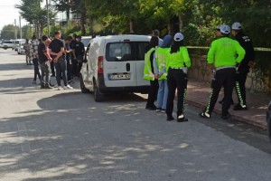 İhbara giden polis bıçaklandı, saldırgan vurularak yakalandı