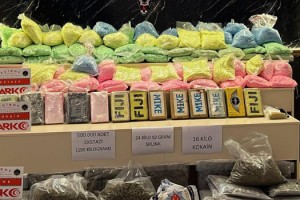 Kapıkule'de piyasa değeri 150 milyon lira olan uyuşturucu ele geçirildi