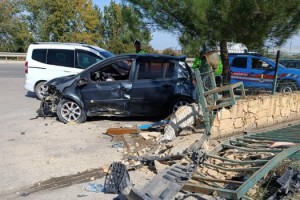 Malkara'da duvara çarpan otomobilin sürücüsü yaralandı