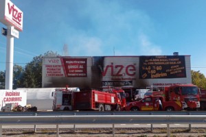 Mobilya mağazası, yangında kullanılamaz hale geldi