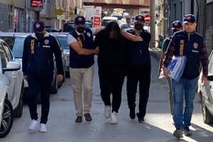 Sosyal medyada 'müstehcenliğe' gözaltı