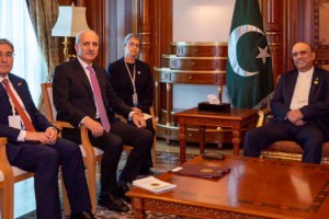 TBMM Başkanı Kurtulmuş, Pakistan Cumhurbaşkanı Zardari ile bir araya geldi