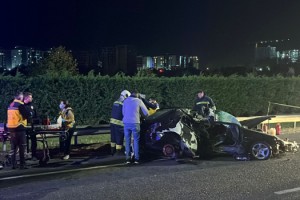 Tekirdağ'da otomobil bariyerlere çarptı: 1 ölü, 1 yaralı