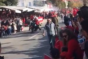 Tekirdağ’daki geçit töreninde yunus ekibinin motosikletinin çarptığı 2 polis yaralandı