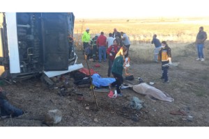 Tur otobüsü devrildi; 6 ölü, 25 yaralı