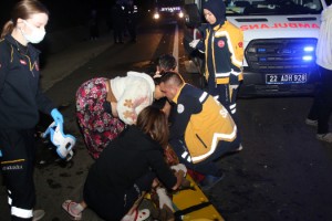 Düğünden dönenlerin taşındığı kamyonete otomobil çarptı: 6 yaralı