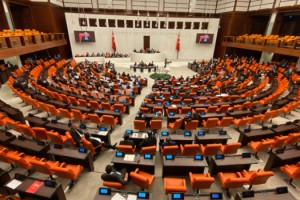 TBMM Genel Kurulu'nda 'asgari ücret' ve 'emekli maaşı' tartışması