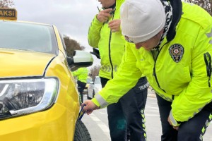 Edirne'de ticari araçlara yönelik 'kış lastiği' denetimi yapıldı