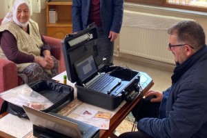 Iğdır’da ev ev dolaşıp, 1636 kişinin kimliklerini yenilediler