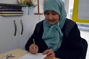 73 yaşında okuma yazma öğreniyor