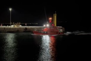 Çanakkale Boğazı'nda denize düşen kılavuz kaptan hastaneye kaldırıldı