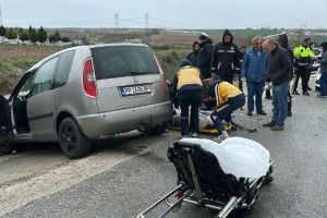 Edirne'de iki otomobil çarpıştı; 5 yaralı