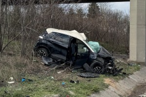 Otomobil, köprü ayağına çarptı; Sırp dansçı öldü, 3 arkadaşı yaralı