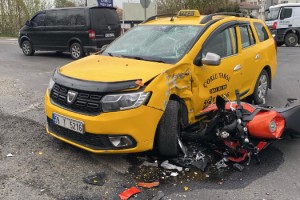 Taksi ile çarpışan motosikletin sürücüsü ağır yaralandı