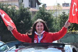 Dünya şampiyonu Esma Nur'a coşkulu karşılama