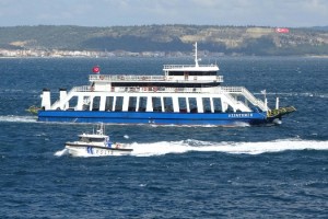 Gökçeada ve Bozcaada ilçelerine 2 gündür feribot seferi yapılamıyor
