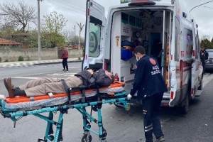 Tekirdağ'da hafif ticari araç ile otomobil çarpıştı; 2 yaralı