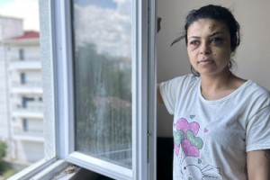 Düğünde tüfekle ateş açıldı, penceredeki Nazar gözlerinden yaralandı