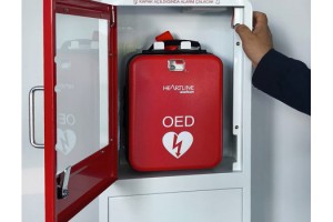 Trakya Üniversitesi’nde yerleşkelere ani kalp durmalarına karşı OED cihazı yerleştirildi