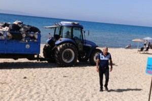 Saros Körfezi'nde bayram tatili sonrası 200 ton çöp toplandı