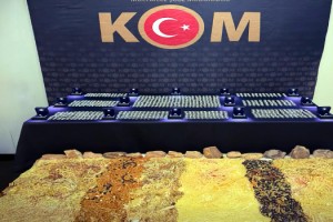 TIR'da 50 milyon TL değerinde kehribar ile pırlanta taşlı yüzükler ele geçirildi