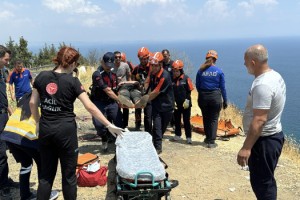Kayıp olarak aranırken uçurumda yaralı bulundu