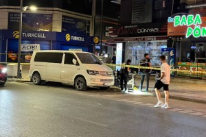 Kimliğini göstermek istemedi, bekçiyi göğsünden bıçakladı