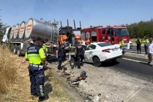 Tekirdağ'da kamyon ile otomobil çarpıştı: 4 ölü