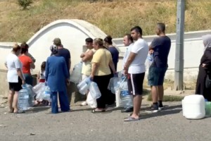 Tekirdağ’da yaşanan su kesintileri nedeniyle çeşme önlerinde kuyruk oluştu