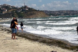 Tekirdağ'da fırtına; eğitim uçuşları iptal edildi, denize girmek yasak