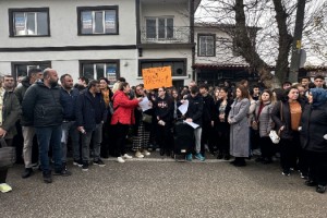 Edirne'de depreme dayanıksız raporu verilen lisenin öğrencileri, Vali Sezer ile görüştü