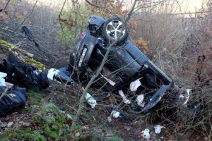 Kaçak göçmenleri taşıyan otomobil, devrildi: 8 yaralı