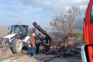 Mobilya mağazasının deposunda yangın