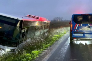 Tekirdağ’da halk otobüsü yoldan çıkarak tarlaya girdi; 2 yaralı
