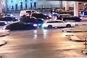 Kapıkule'de otomobilin çarptığı gümrük muhafaza memuru yaralandı; kaza kamerada