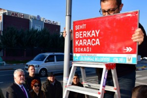 Şehit Astsubay Berkay Karaca’nın ismi yaşadığı sokağa ve durağa verildi