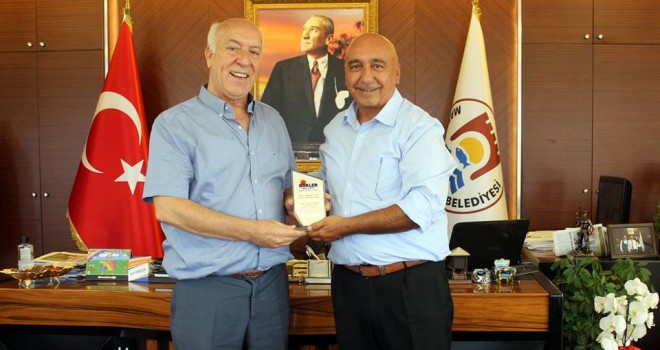 Çevreci Başkana Bir Plaket Daha